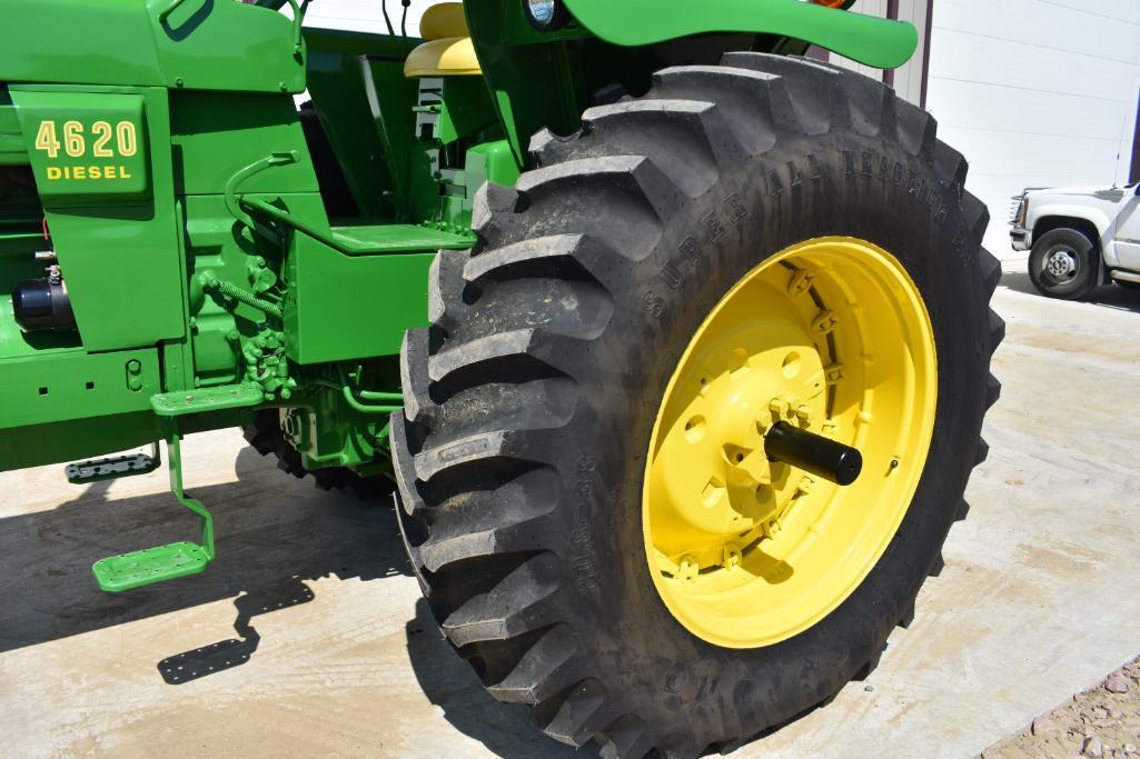 1972 John Deere 4620 2wd tractor