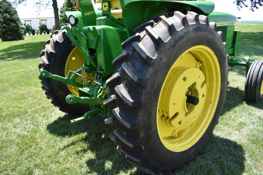 1972 John Deere 2520 2wd tractor