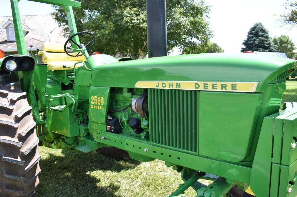 1972 John Deere 2520 2wd tractor