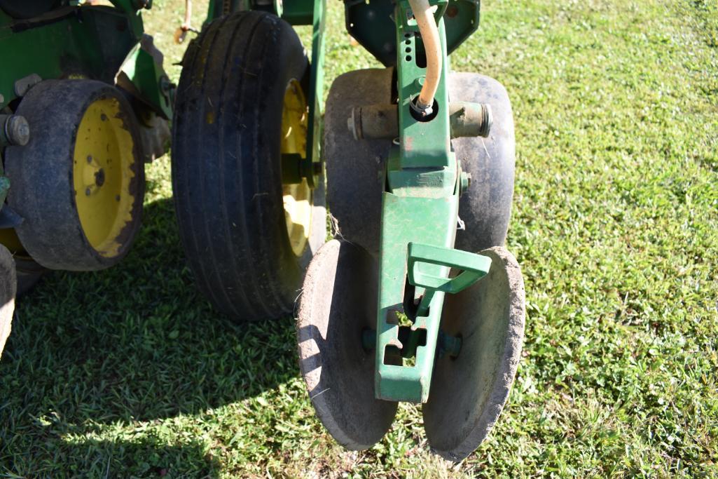 John Deere 7200 8 row 30" planter