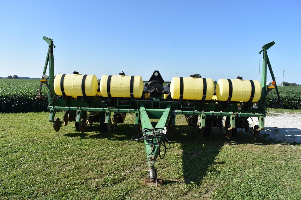 John Deere 7200 8 row 30" planter