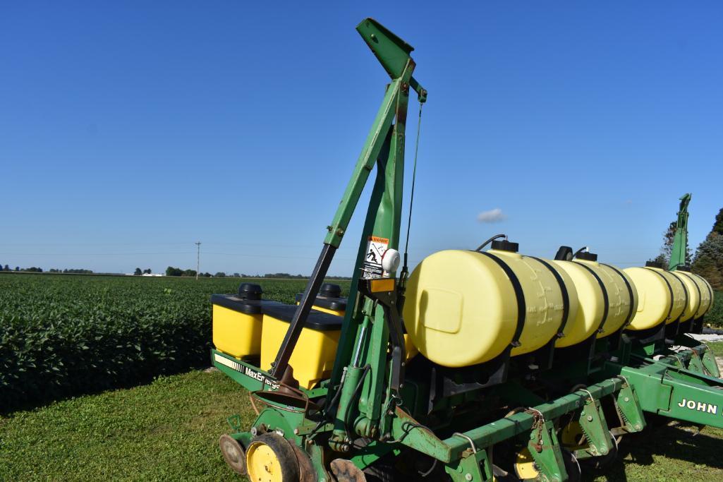 John Deere 7200 8 row 30" planter