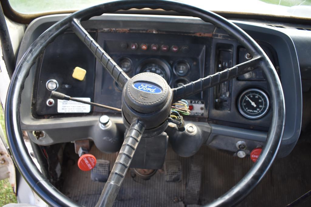 1985 Ford 7000 single axle grain truck