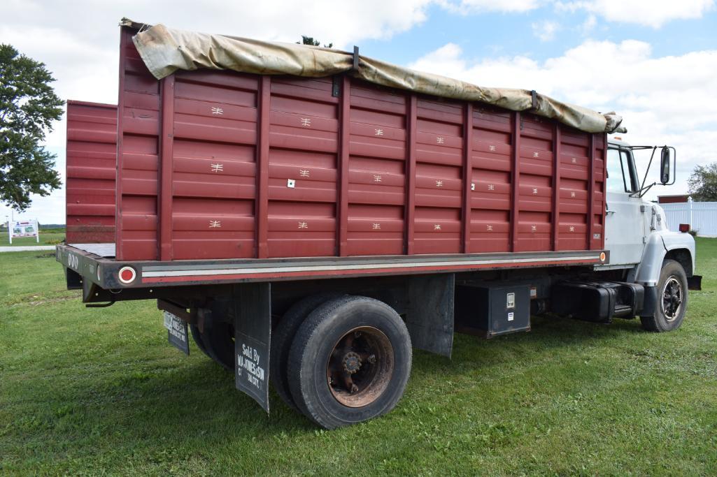 1985 Ford 7000 single axle grain truck