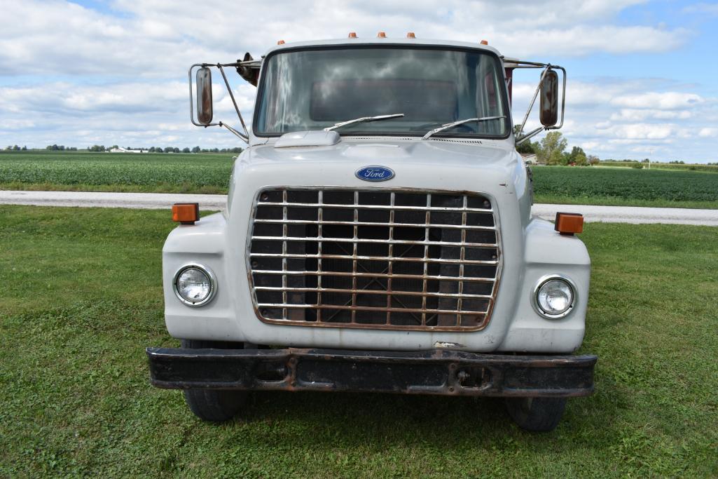 1985 Ford 7000 single axle grain truck