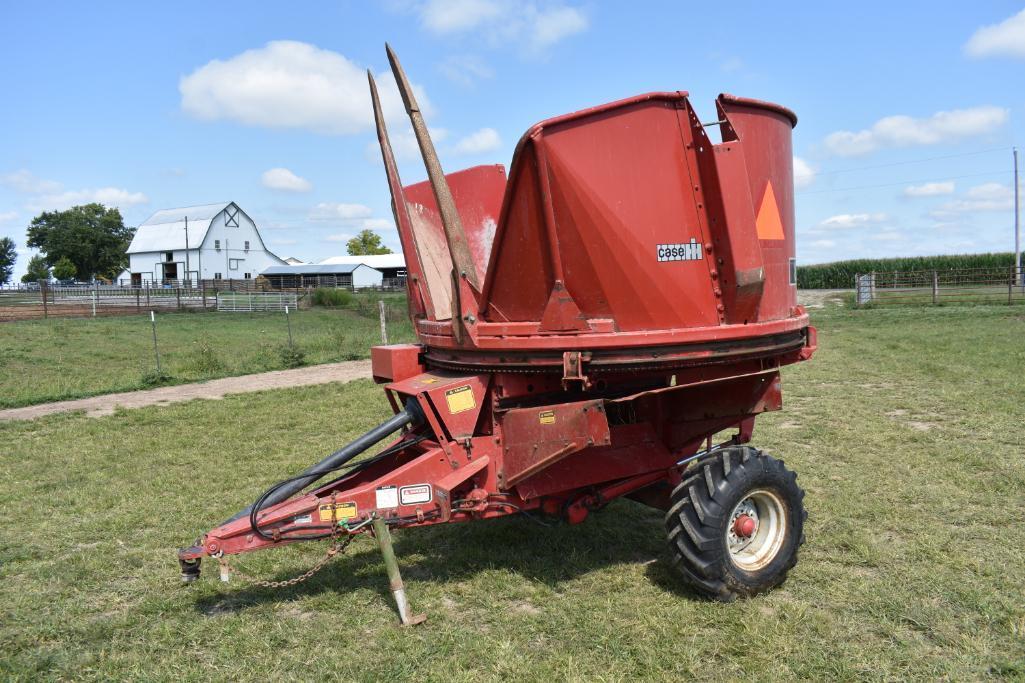 Case IH 8610 bale processor