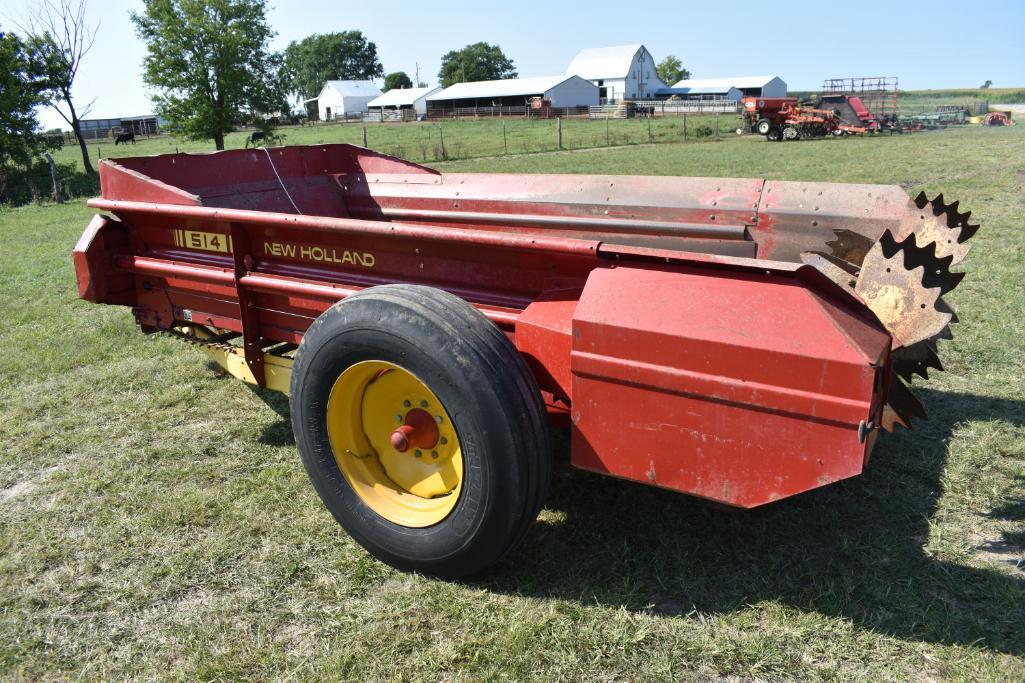 New Holland 514 manure spreader