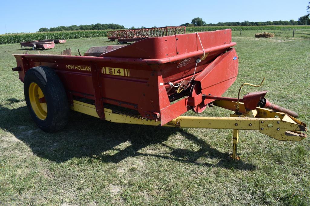 New Holland 514 manure spreader