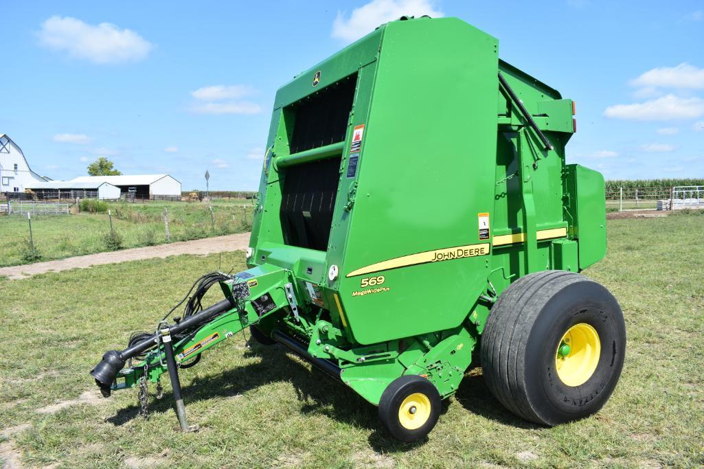 2015 John Deere 569 round baler