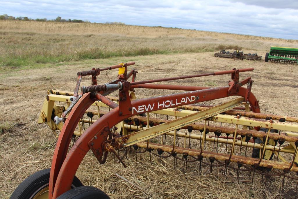 New Holland 258 5-bar hay rake