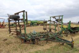 John Deere 1000 24' field cultivator