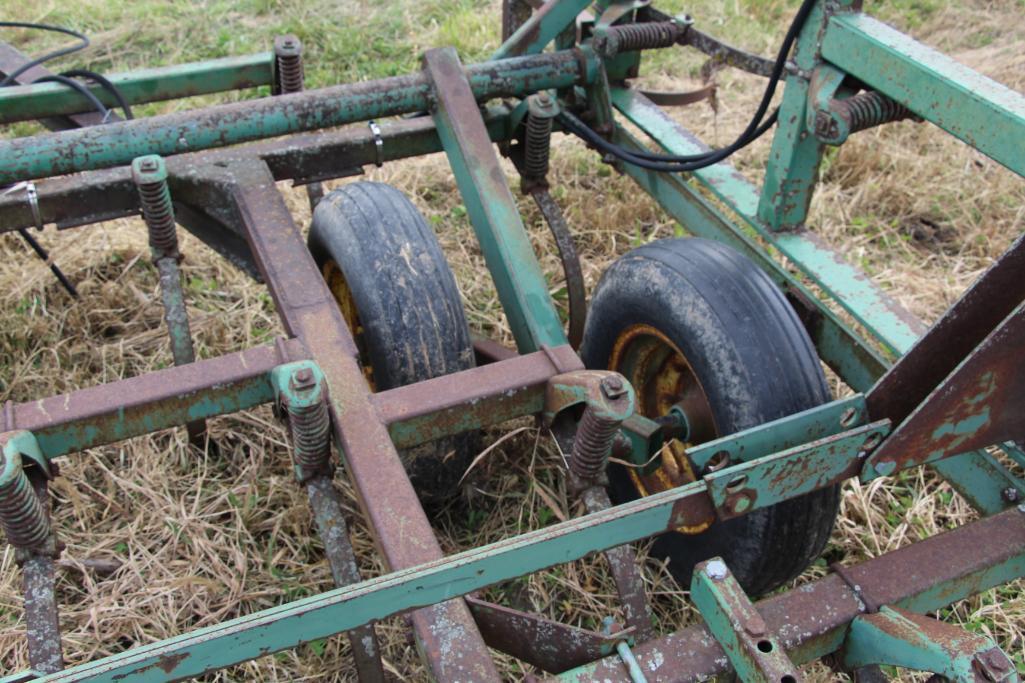 John Deere 1000 24' field cultivator