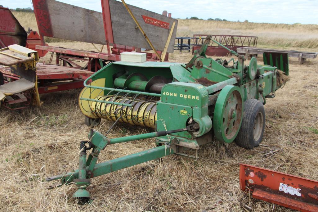 John Deere 24T square baler