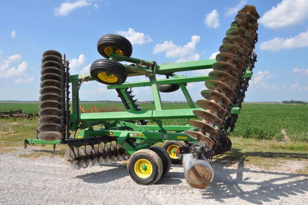 1999 John Deere 637 28' disk