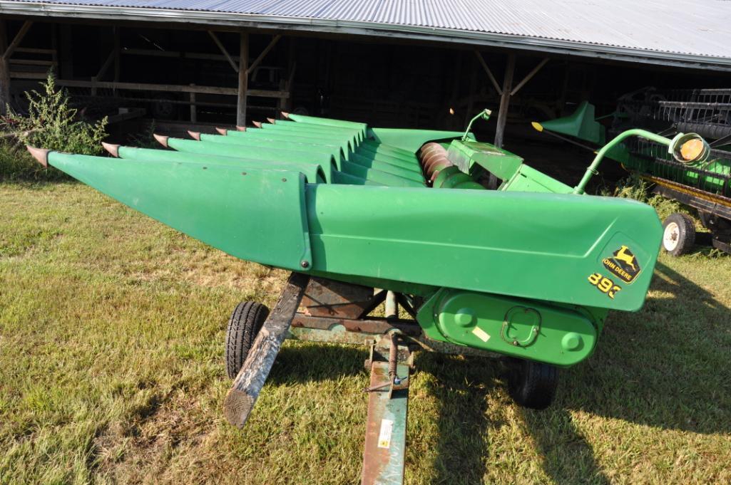 1998 John Deere 893 8 row 30" corn head