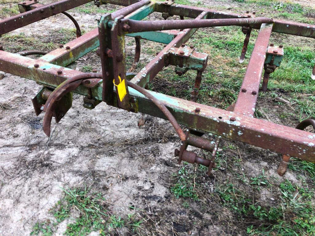 John Deere 1600 13' 3-pt. disc-chisel