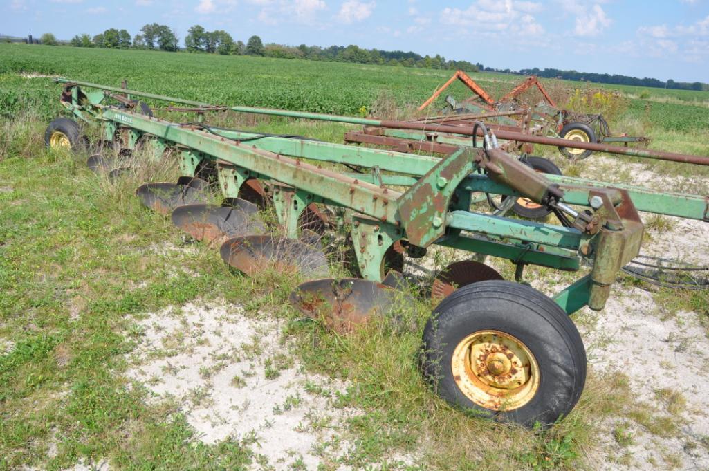 John Deere 2350-2450 7-bottom plow