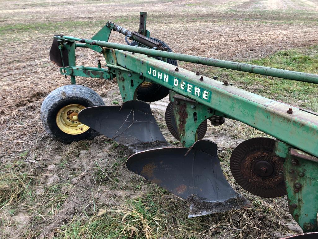 John Deere 2350-2450 7-bottom plow