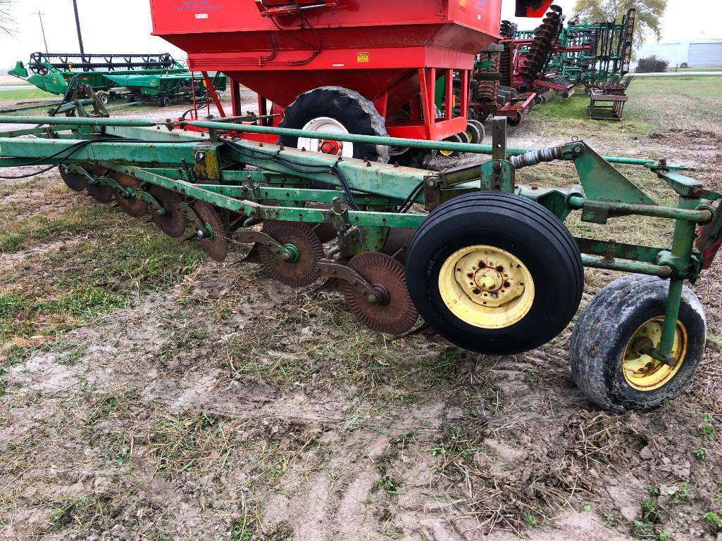 John Deere 2350-2450 7-bottom plow