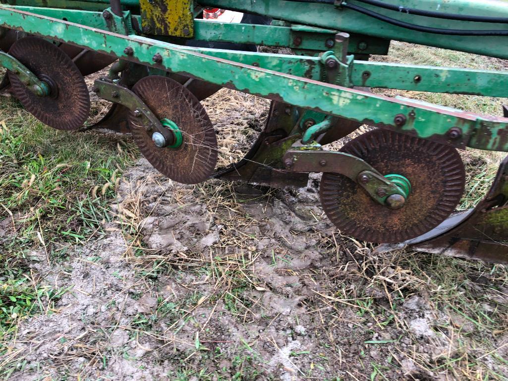 John Deere 2350-2450 7-bottom plow