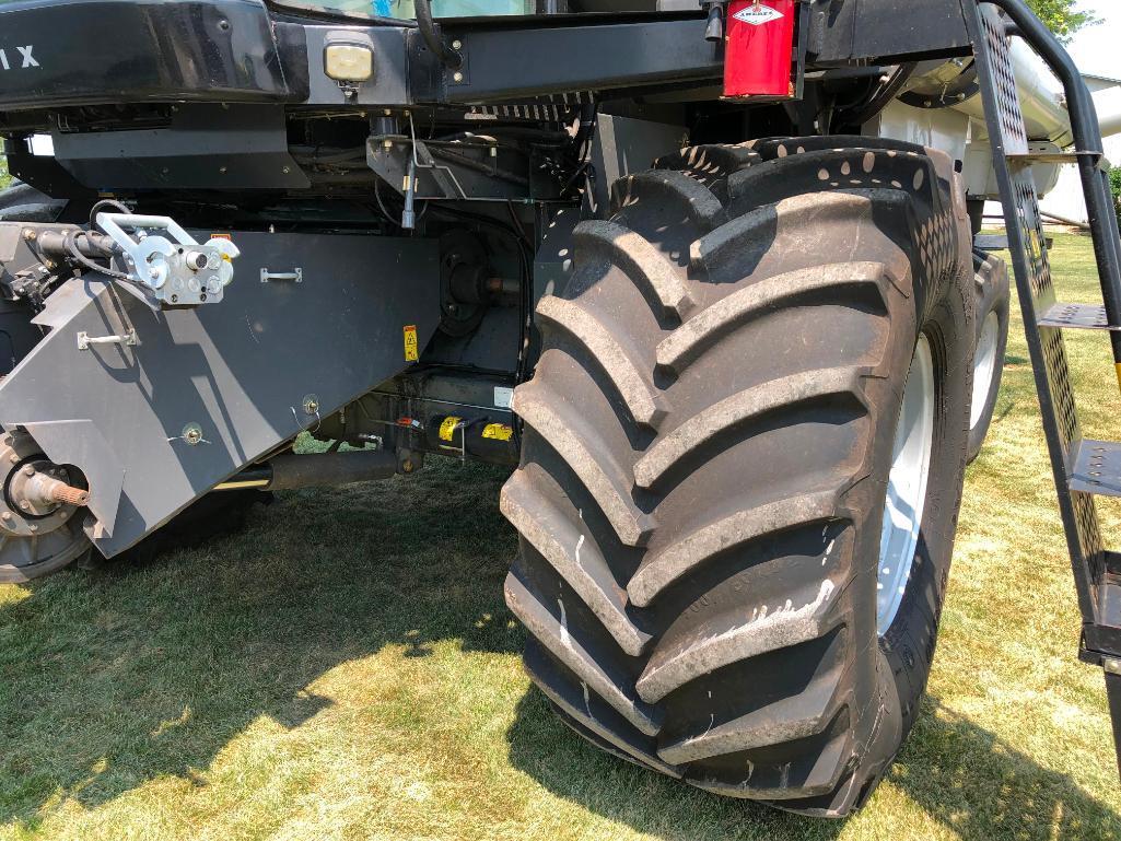 2011 Gleaner S67 2wd combine