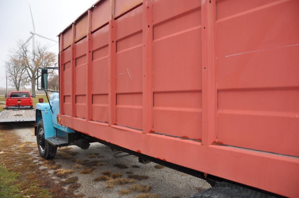 1975 IH Loadstar grain truck w/15' bed