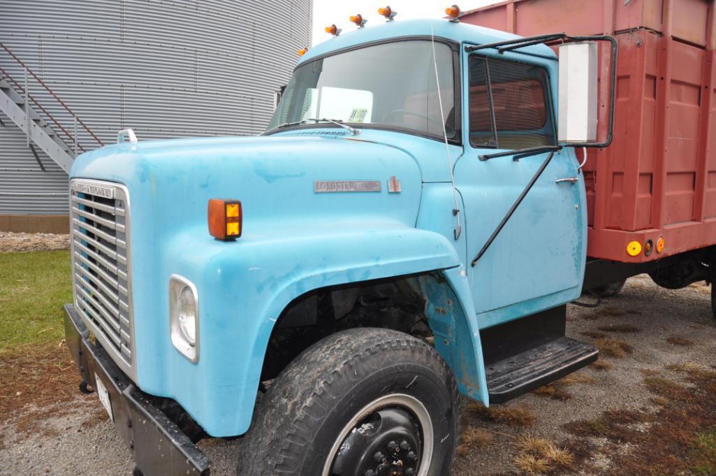 1975 IH Loadstar grain truck w/15' bed