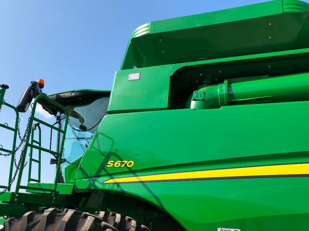 2017 John Deere S670 2wd combine