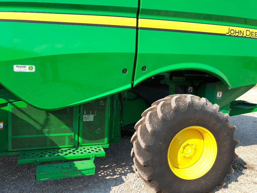 2017 John Deere S670 2wd combine