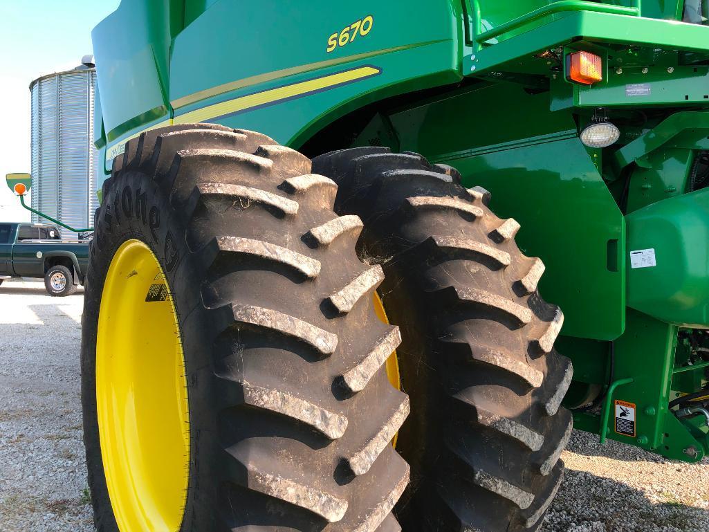 2017 John Deere S670 2wd combine