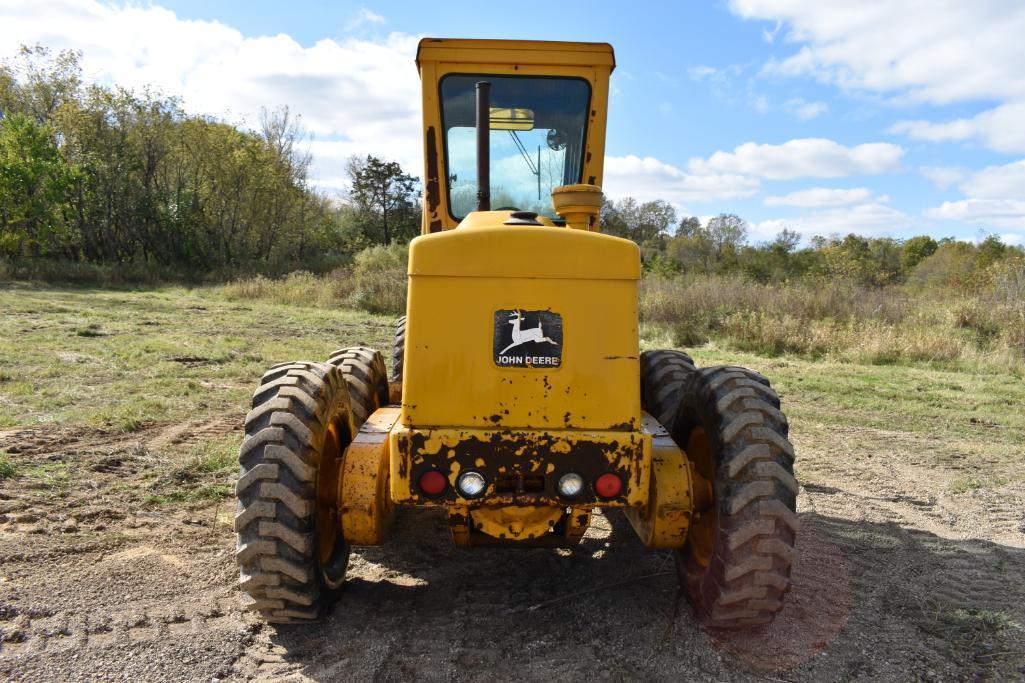 John Deere 570A motor grader