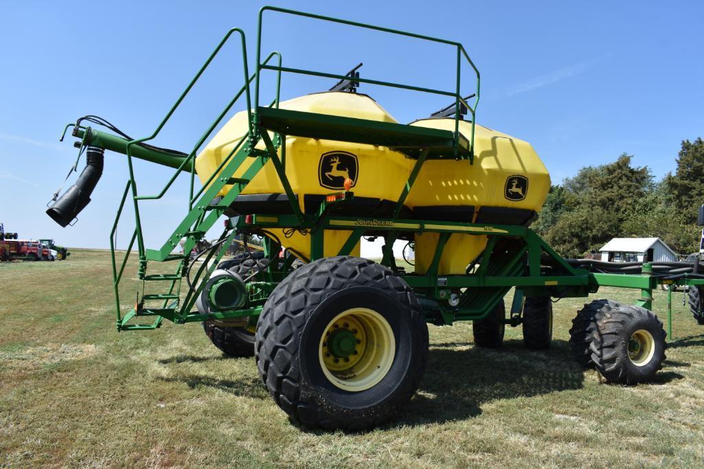 2007 John Deere 1890 36' air seeder