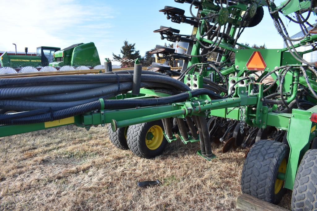 2007 John Deere 1890 36' air seeder