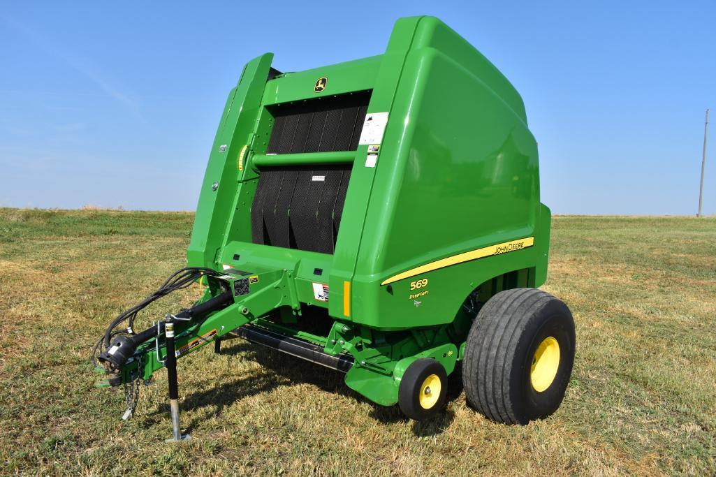 2017 John Deere 569 Premium round baler