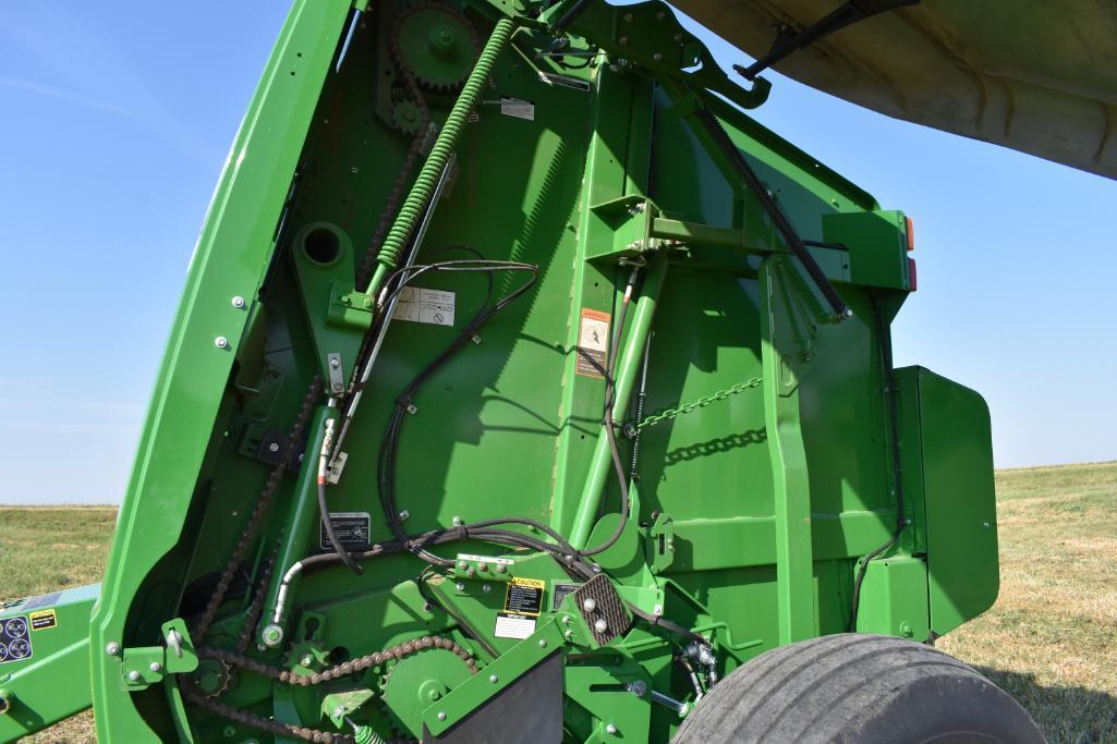 2017 John Deere 569 Premium round baler