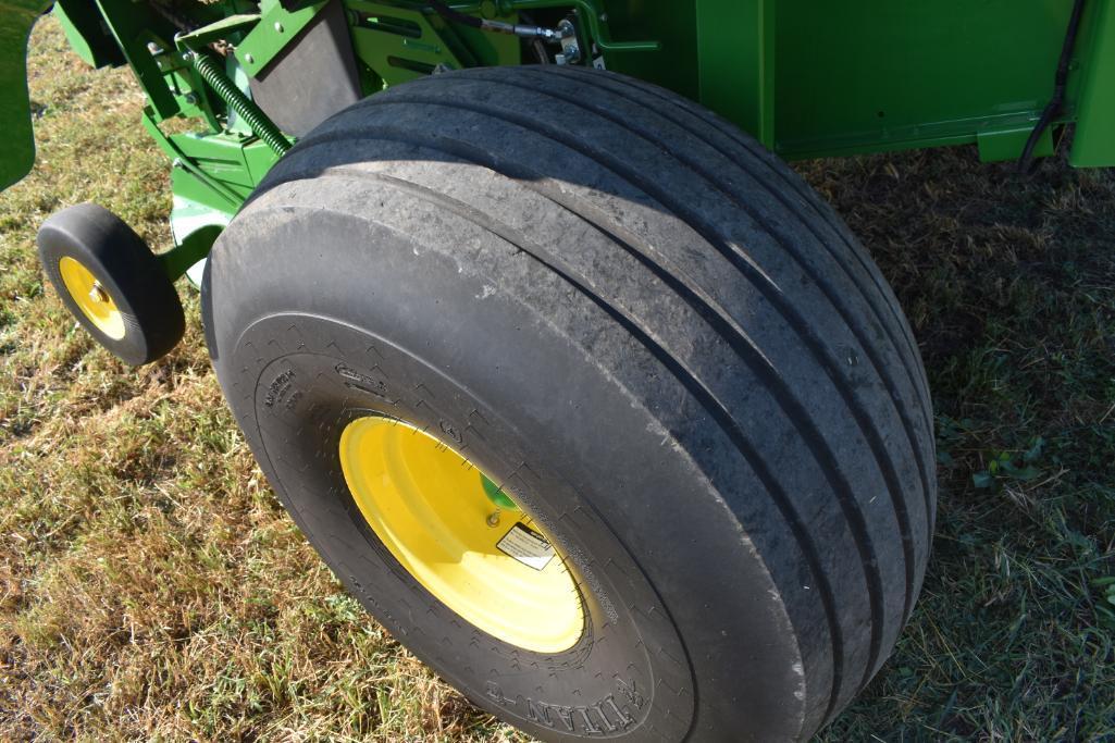 2017 John Deere 569 Premium round baler