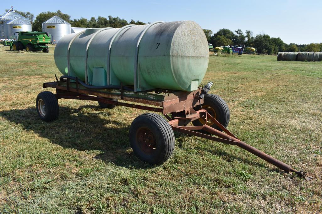 1,000 gal. poly tank on running gear