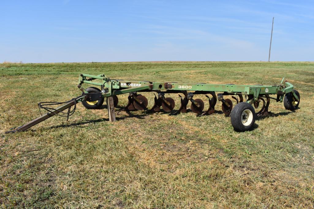 John Deere 3600 6 bottom plow