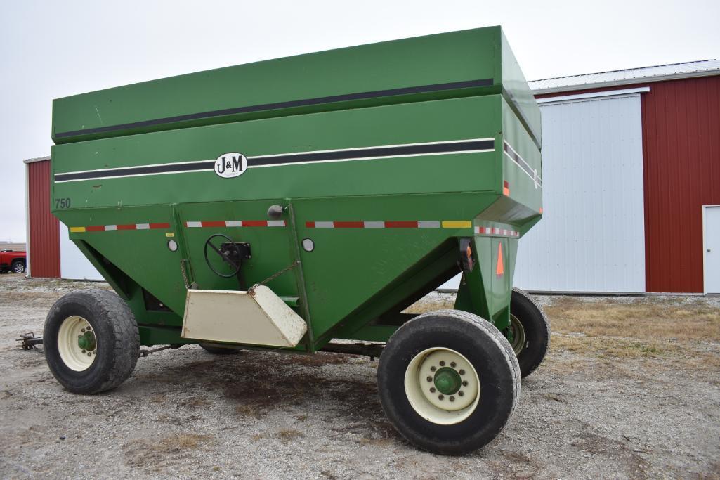 J&M 750 gravity wagon