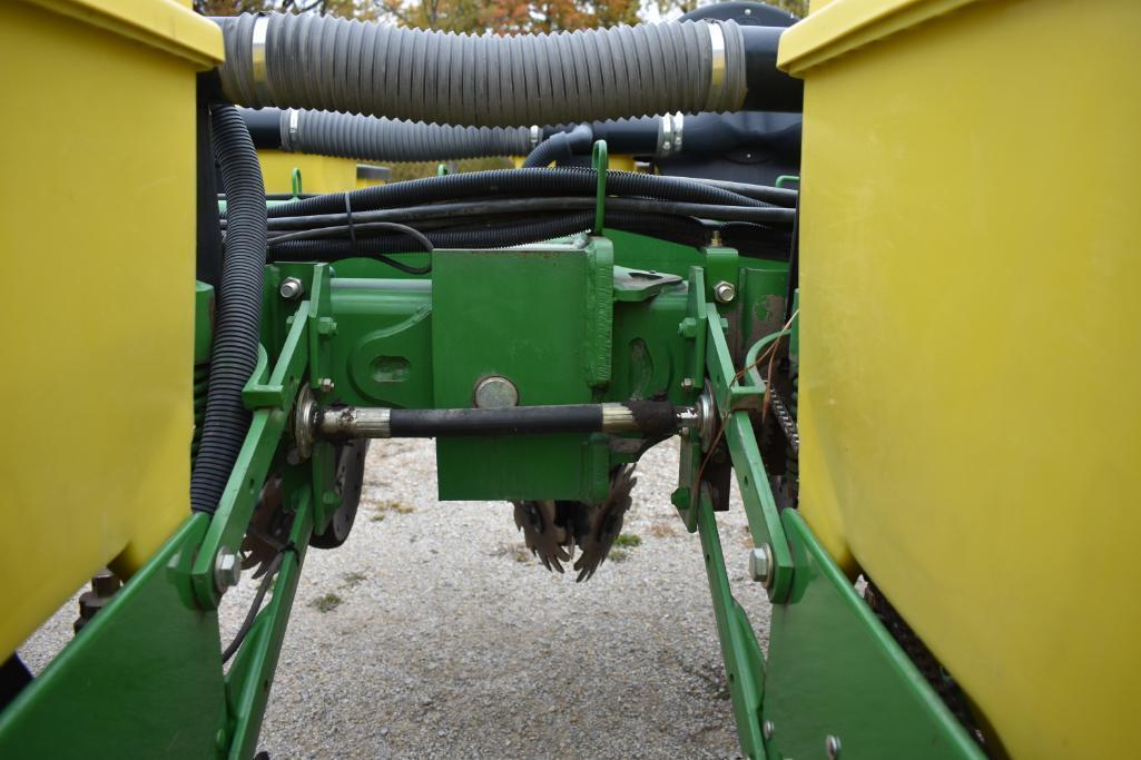 2007 John Deere 1770NT 16 row 30" planter