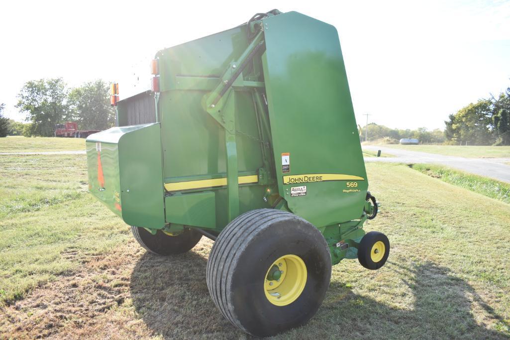 2013 John Deere 569 round baler