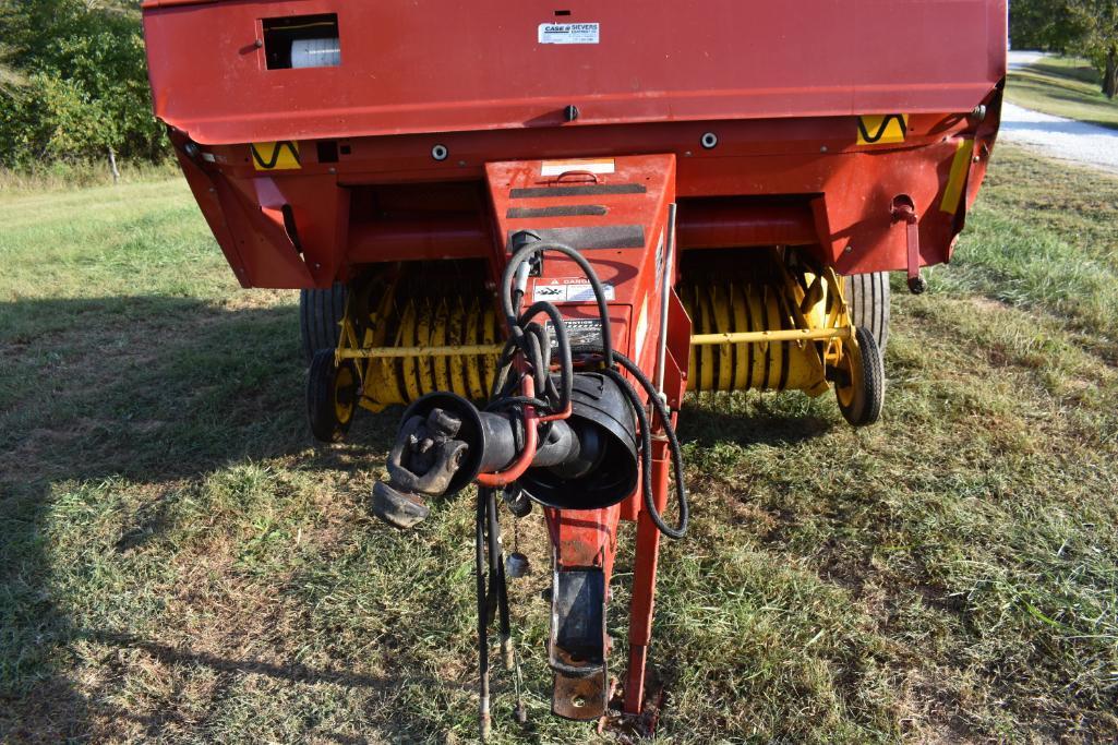 New Holland 688 round baler