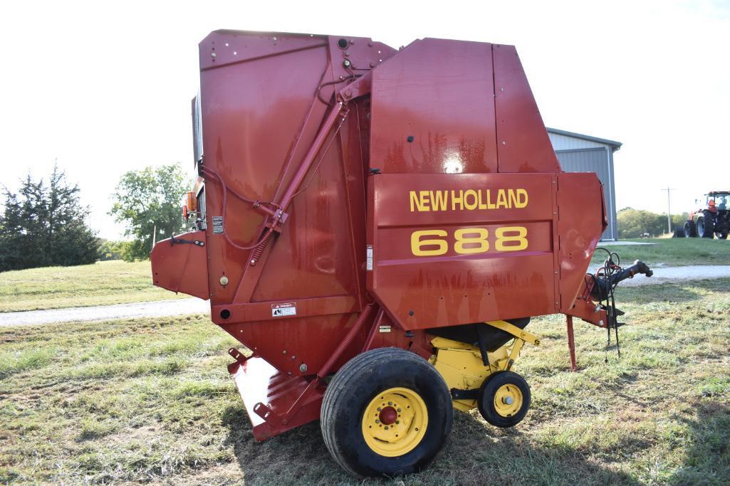 New Holland 688 round baler