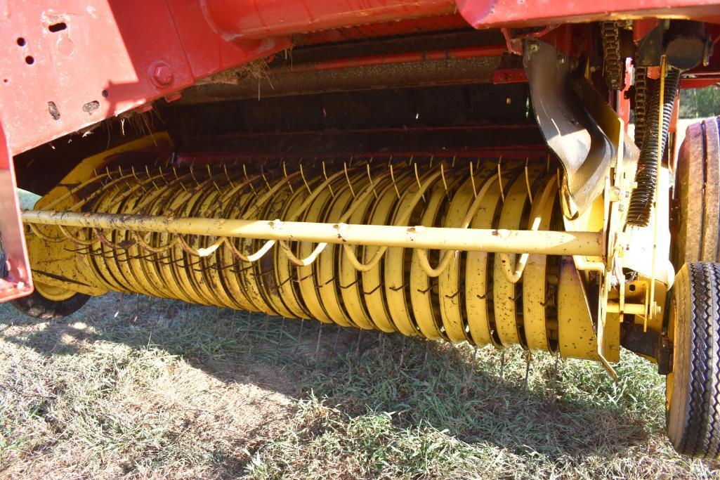 New Holland 688 round baler