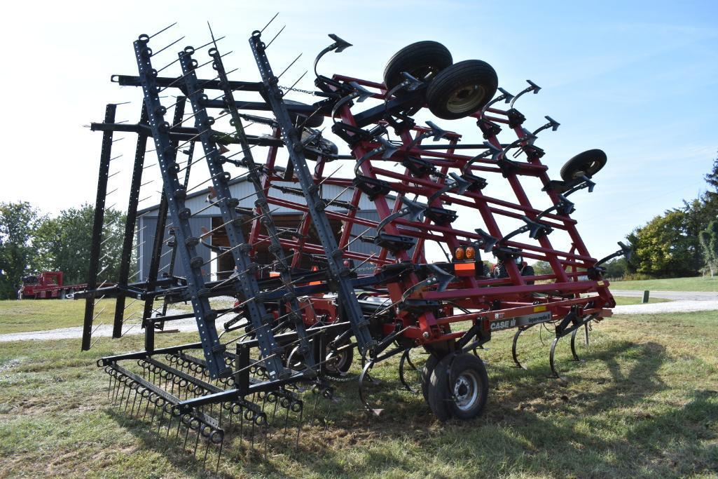 Case IH Tiger-Mate II 32' field cultivator