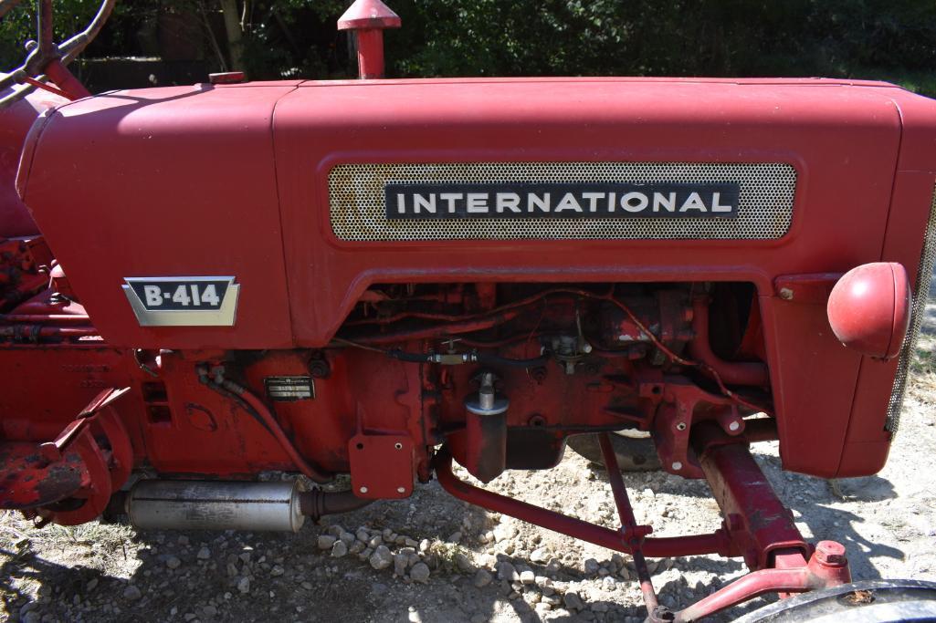 1962 International B-414 2wd utility tractor