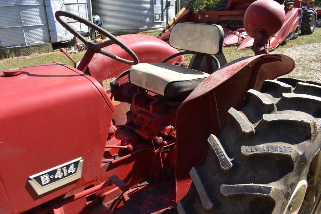 1962 International B-414 2wd utility tractor