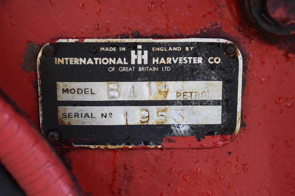 1962 International B-414 2wd utility tractor