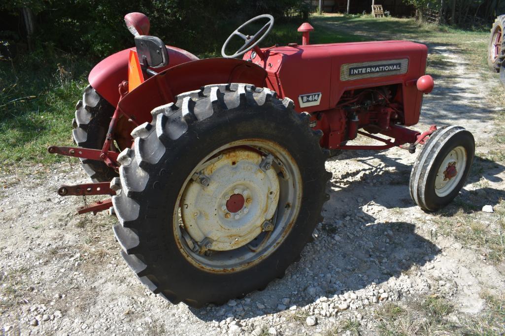 1962 International B-414 2wd utility tractor