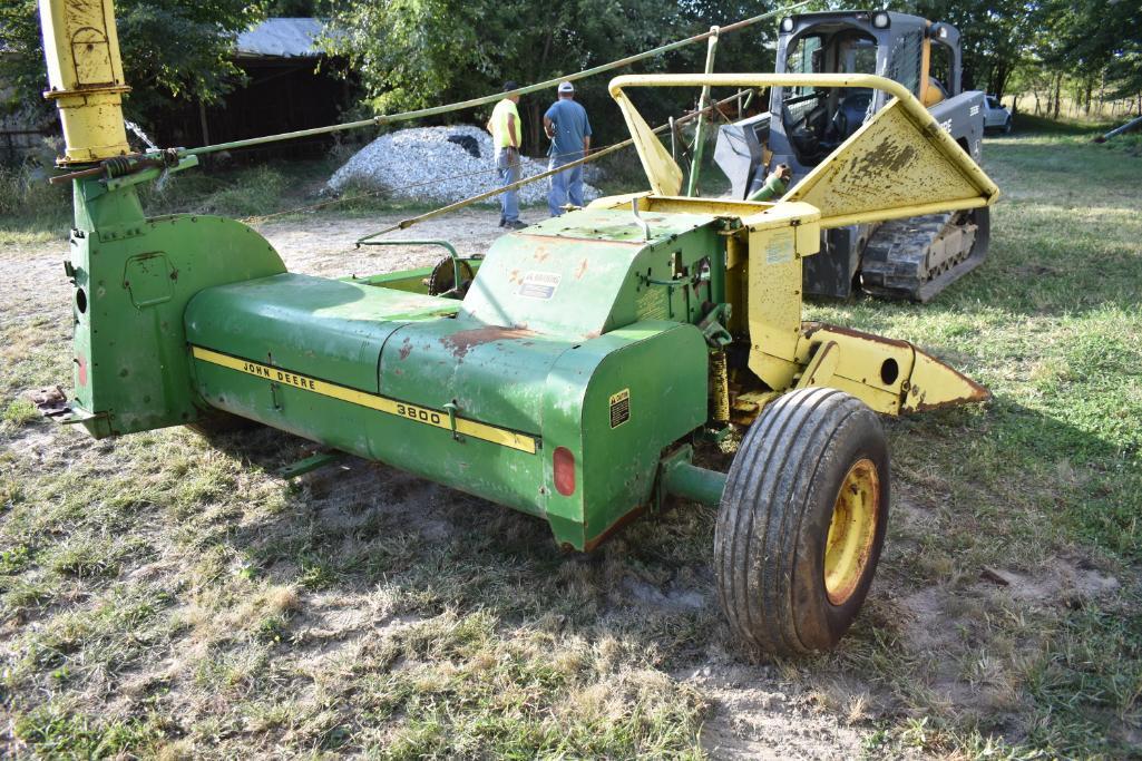 John Deere 3800 pull-type silage chopper